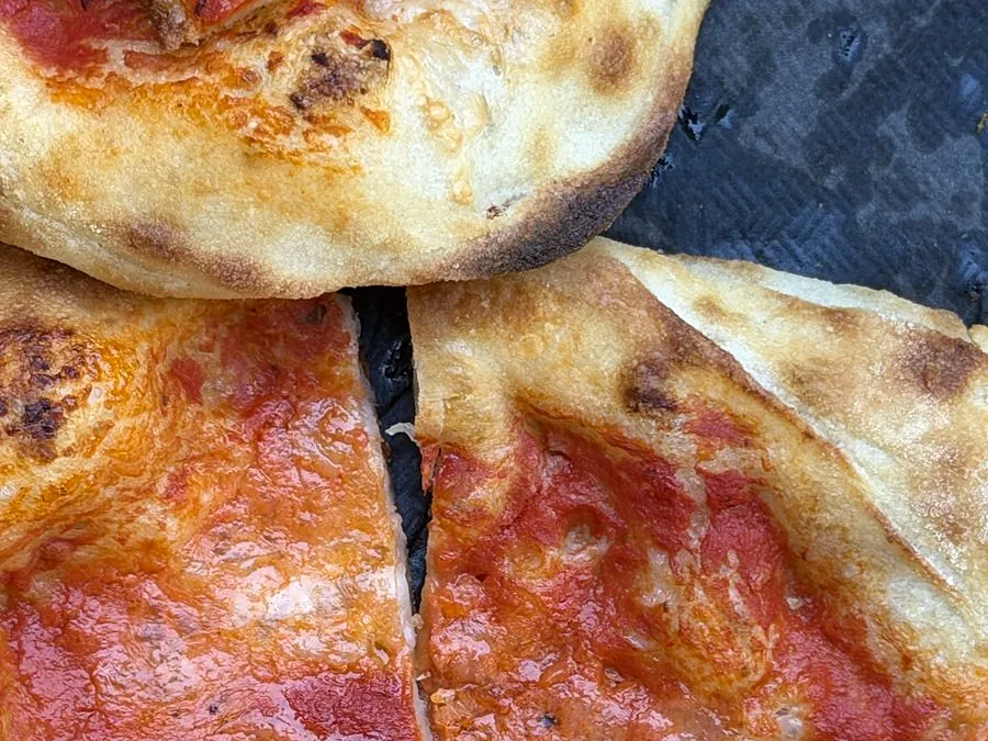 Marinara — Pomodoro, aglio, origano e olio EVO. Profumata e senza fronzoli.